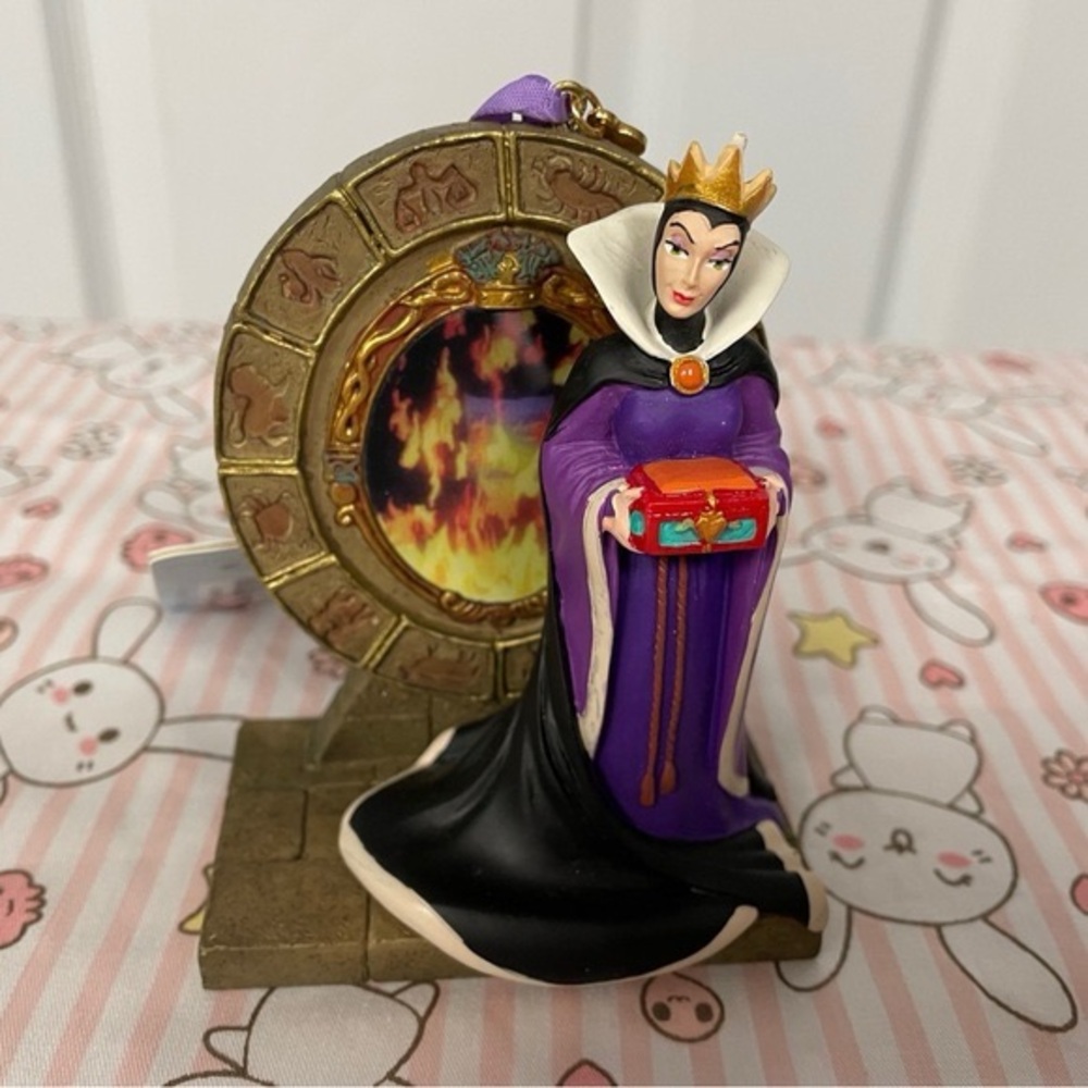 Snow White Evil Queen Disney Store Lenticular
Sketchbook Christmas Ornament